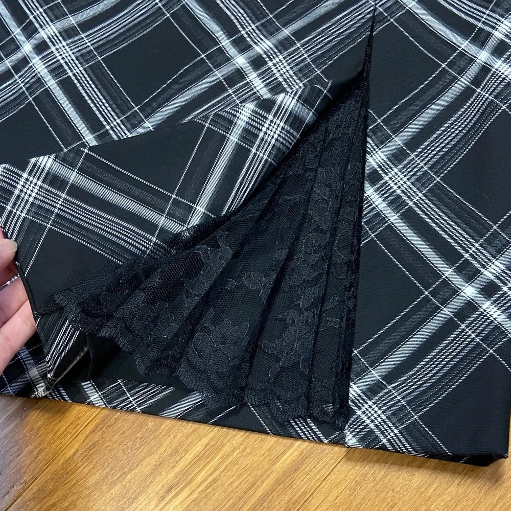 White House Black Market Plaid Black and White Side Slit with Lace Pencil Skirt